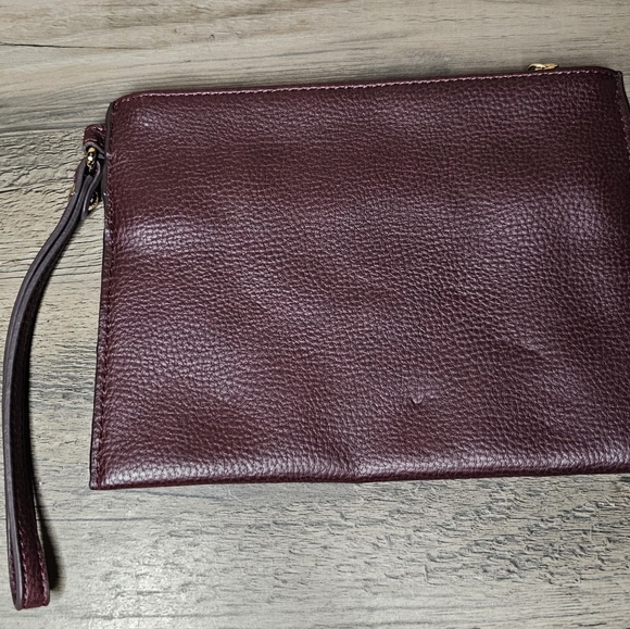 Tommy Hilfiger Maroon Single Zip Wristlet - Picture 2 of 6